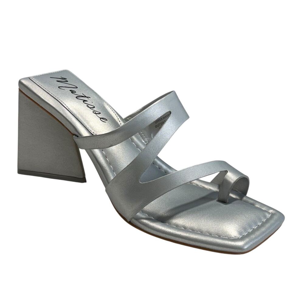Matisse Toe-Loop Women a chunky triangular hell Sandals Oslo Silver SZ/8.5